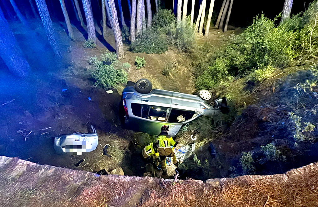 Tres mujeres resultaron heridas al despearse su coche en la carretera del Mirador Collado Piln